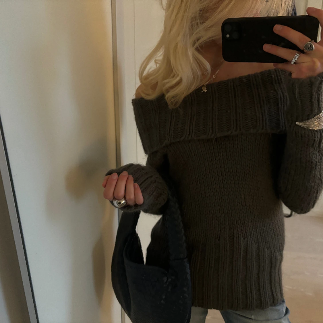 Stickad offshoulder tröja - 90