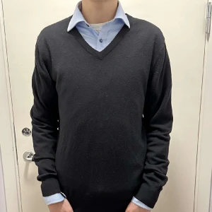 Kashmir och silkes tröjor  - Säljer dessa 2 kashmir och silkes tröjor från märket Lambert London. Storlek M, modellen är ca 180 lång. Tröjorna är i superbra skick utan några defekter. Vid fler frågor eller funderingar hör av er gärna! 