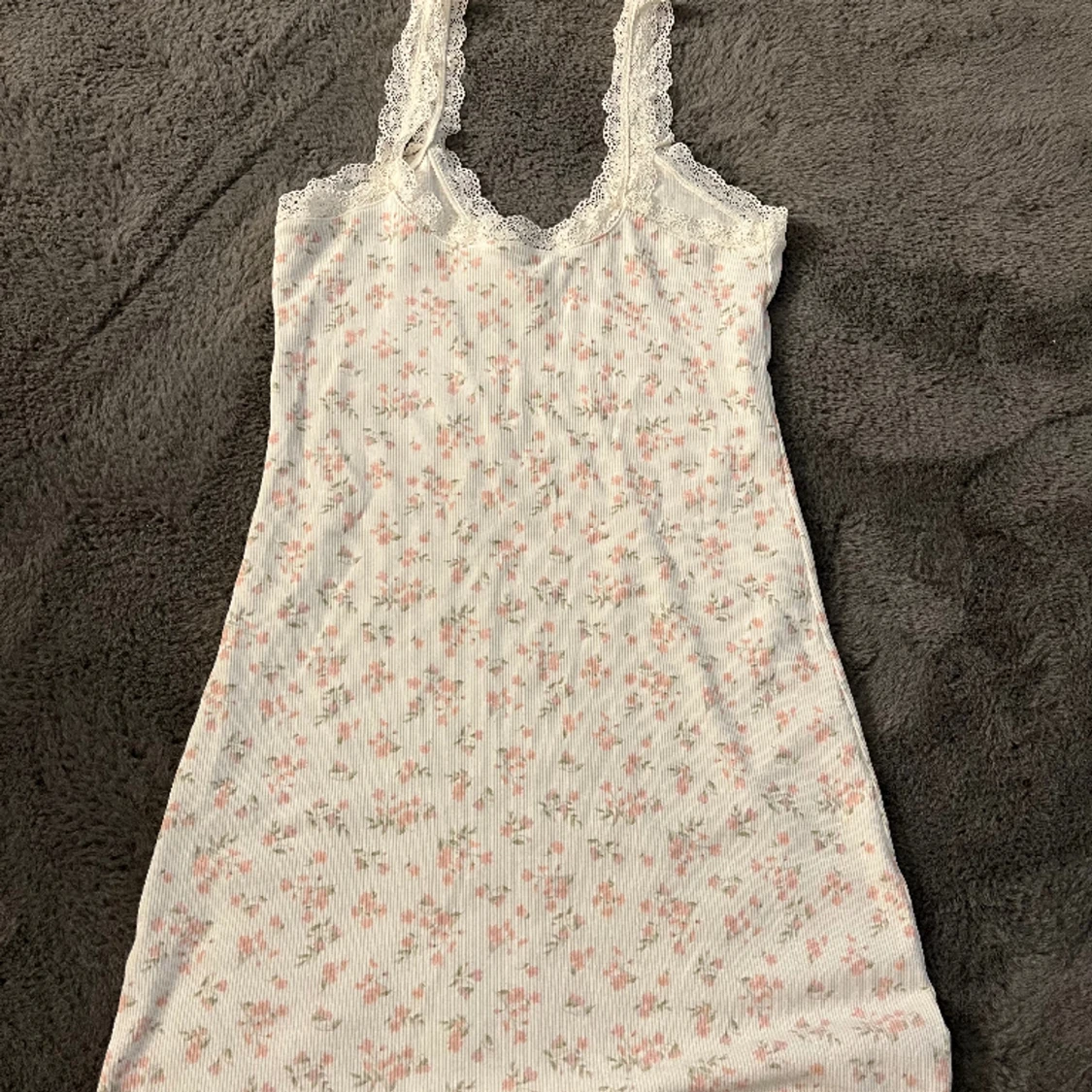 Blommig klänning - 90