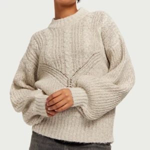 Stickad tröja  - Gullig stickad tröja från object i väldigt bra skick. Nypris 470kr