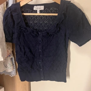 Other stories topp - Stickad topp från & other stories som tyvärr inte kommer till användning. Storlek xs