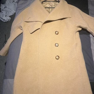 Acne rock - Säljer nu denna fina rock! Knappt använd å kommer inte till användning då den är för stor för mig!