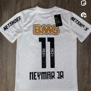 Storlek S/M Helt ny och inte använd. Neymar Santos FC 2012 Hör av er om ni undrar något! 