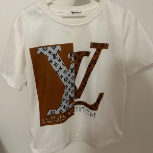 T-shirt - T-shirt i strl M