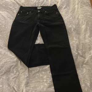 Svarats jeans - Säljer dessa svarta jeans från lager 157 i modellen Icon i storlek L  Endast andvänt fåtal gånger💞