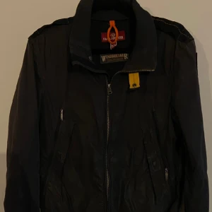 Parajumper windbreaker  - Skick 9/10, inga defekter och såklart äkta
