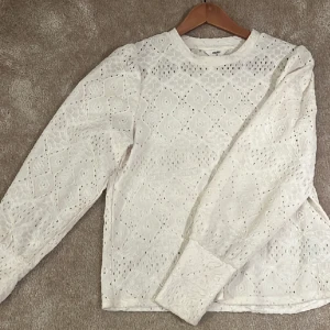 Vit blus - Supergulliga blus i storlek Xs🤍🤍