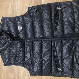 Moncler väst - Nyskick!