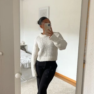 Stickad tröja - Tröja från Weekday storlek XS, använd fåtal gånger 