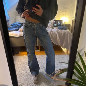 Jeans - Säljer dessa jeans då dem inte kommer till användning💛