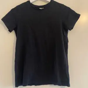 svart t-shirt från asos, bra skick!❤️