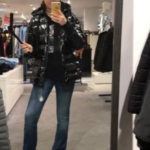 Vinterjacka  - En super fin vinterjacka från märket NORR. Jackan köptes på NK i Göteborg förra säsongen. Jackan är utan defekter. 🎀