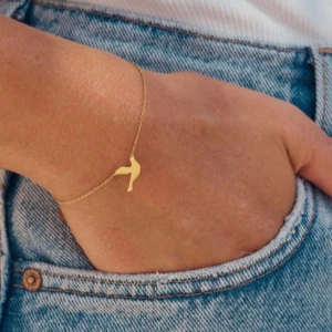 Edblad armband duva  - super fint men föredrar silver i smycken 💋. Köpt för 249kr på edblads hemsida 💪. Bara att trycka på ✨köp✨om du inte vill ha fler bilder eller har frågor såklart 💕. OBS lånade bilder. 