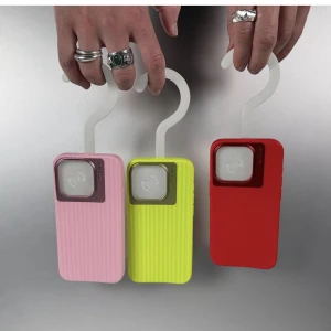 Rött Nudient skal - Modell för iPhone 15 PRO Max. Köpt i november, knappt använd. Limited edition färg