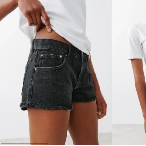 Lågmidjade svarta jeans shorts  - Gina shorts använda 2 ggr. Köptes för 399:-  Lägg gärna prisförslag 🥰 