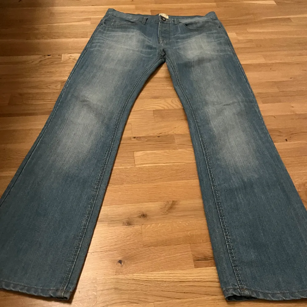 Lågmidjade baggy jeans i väldigt bra skick 💕. Jeans & Byxor.