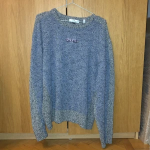 Eytys Stickad Tröja - Eytys stickad tröja XL Man XXL Kvinna Aldrig använd Säljer eftersom den var för liten Väldigt bekväm Kan byta mot samma model i XXL om någon har