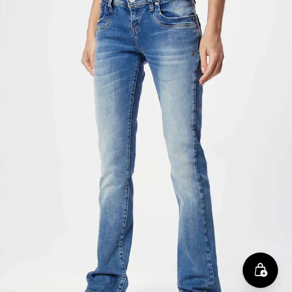 Populära lågmidjade jeans från Ltb i modellen Valerie som tyvärr blivit för små💗Nypris 799kr men säljer för 450kr!!. Jeans & Byxor.