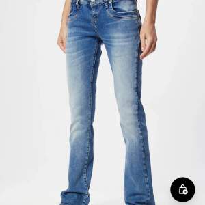 Populära lågmidjade jeans från Ltb i modellen Valerie som tyvärr blivit för små💗Nypris 799kr men säljer för 450kr!!