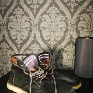 Peak performance boots  - En skor från peak performance i lite använder skicka men ingen skada 