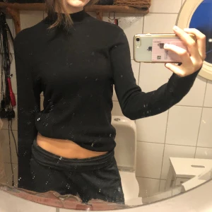 Svart polotröja - Svart polotröja🖤 stor i storleken🖤