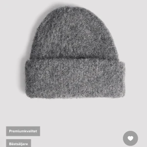 Mössa i alpacka blandning - Väldigt fin mössa i en alpacka blandning. Helt ny med lappar kvar!