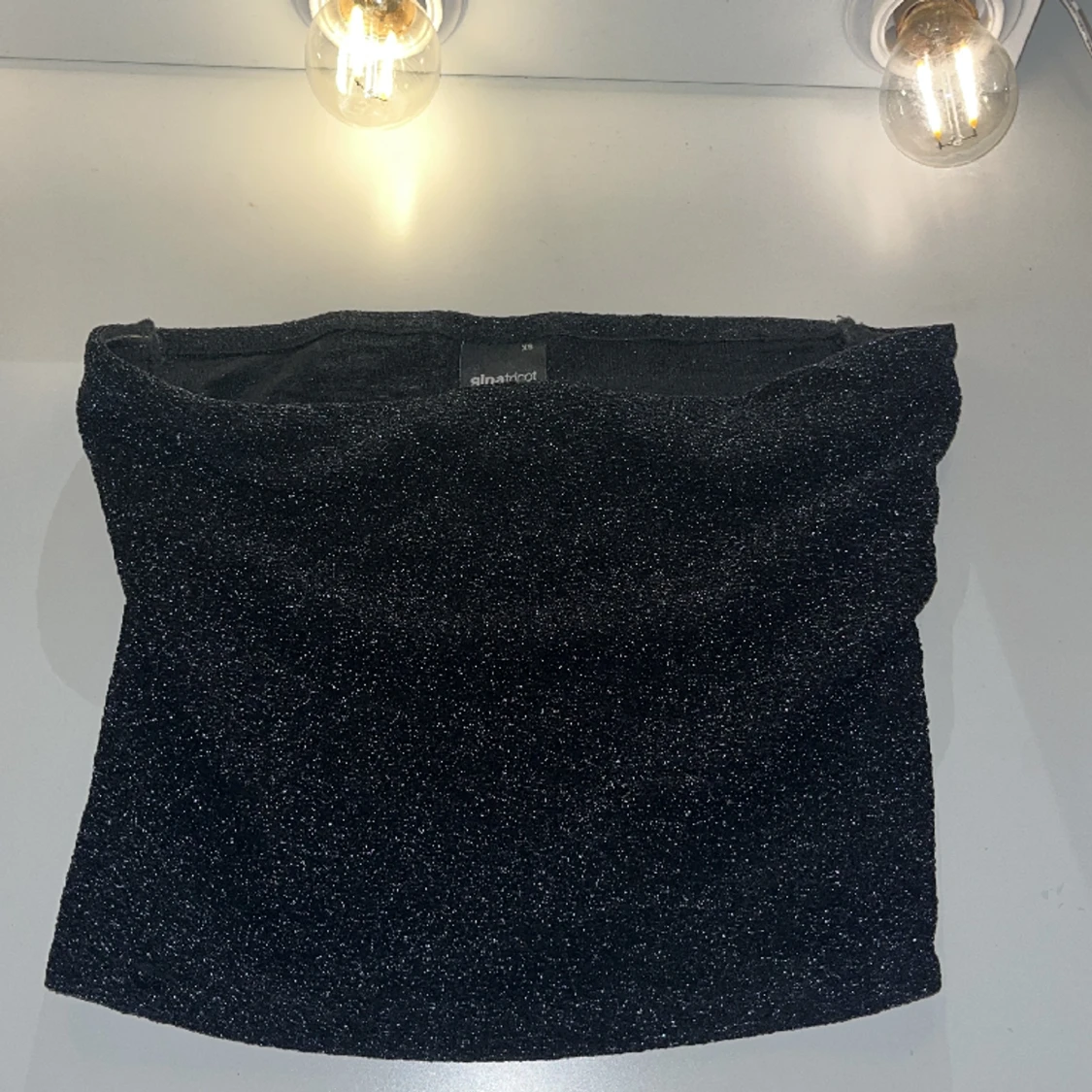 Glittrig bandeu top svart