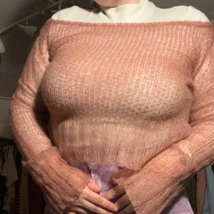 Tunt stickad långärmad! - Sjukt fin! Men för liten tyvärr:(  💗💗💗