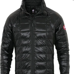 Canada goose - Väldigt bra skick eftersom den nästan är oanvänd, beställning och ordernummer finns på care of Carl, ny pris 5799 kronor Pris kan diskuteras 