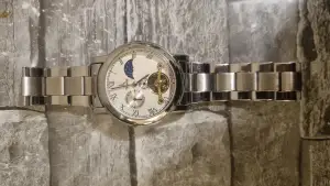 Hi selling my only and beutiful of 10 exemple watch, very beutiful and working well. 