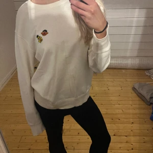 Uniqlo X Sesame street  - Basic sweatshirt från Uniqlo X Kaws sesame street. Asnajs färg och modell! 