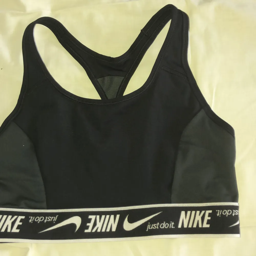 Nike sport bh. Sportswear.