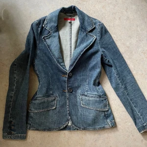 Jeans Jacka  - Säljs pga för liten för mig   