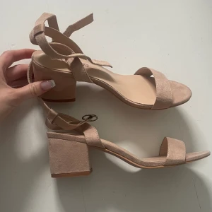 Boohoo klackar - Perfekta sommar klackarna, alldrig använda!!!