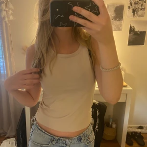 Linne - gulligt linne som är perfekt till sommaren eller med en kofta 🫶🏻 storlek M, köpt på HM🩷bra skick!!