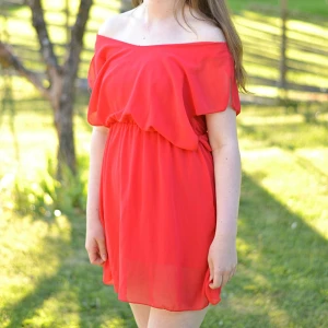 Röd klänning  - Jättefin röd klänning! Okänt märke ❤️🌸 är som en 36/s!