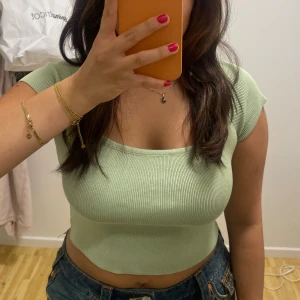 Topp  - Topp från SHEIN i storlek 36 som är i bra skick 💕