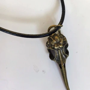 Halsband fågelhuvud  - Gothic halsband med fågelhuvud 