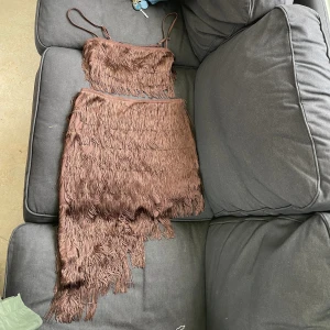 Set Hanna Schönberg - Set med topp och assymmetrisk kjol från Hanna Schönbergs kollektion