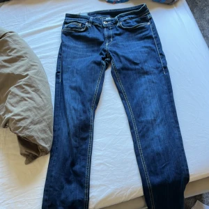 Dondup jeans - Hej jag säljer mina dondup jeans som har blivit för små dom är fortfarande i helt nytt skick