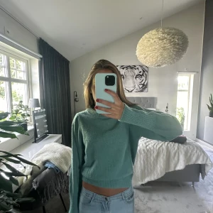 Stickad tröja - Blå stickad tröja knappt använd💛