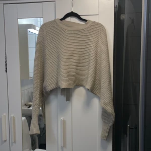 Tjocktröja  - Tjocktröja med öppen rygg st S/M