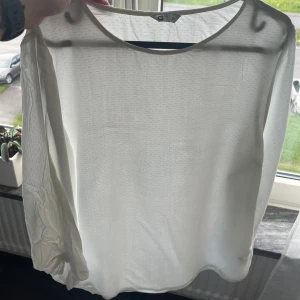 Blus - Använd 2 gånger, väldigt bra skick