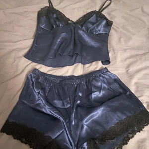 Pyjamas set - Storlek: Small, passar nog XS också. Oanvänt