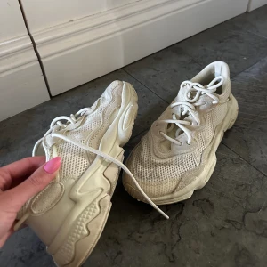 Sneakers - Sneakers från Adidas🤍Krämvita/beiga