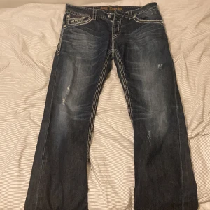 Blue monkey jeans - Säljer dessa jeans som aldrig kom till användning. Skit snygg wash och inga större täcken på använding 