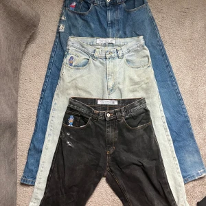 Jeans - Tja! Säljer nu min ’93 Denim (stlk 30/30) och Big boys (stlk xs) i ett paket. Välanvända men har mycket mer att ge. Skriv dm om du undrar något eller vill diskutera pris.