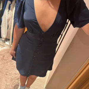 Klänning  - Supersöt sommarklänning som tyvärr är förliten för mig 