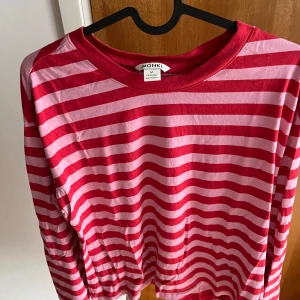 Långärmad tröja - Långärmad tröja från Monki. Är i nyskick