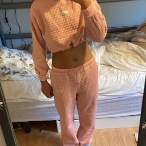 Rosa set - Aldrig använt Skriv vid funderingar